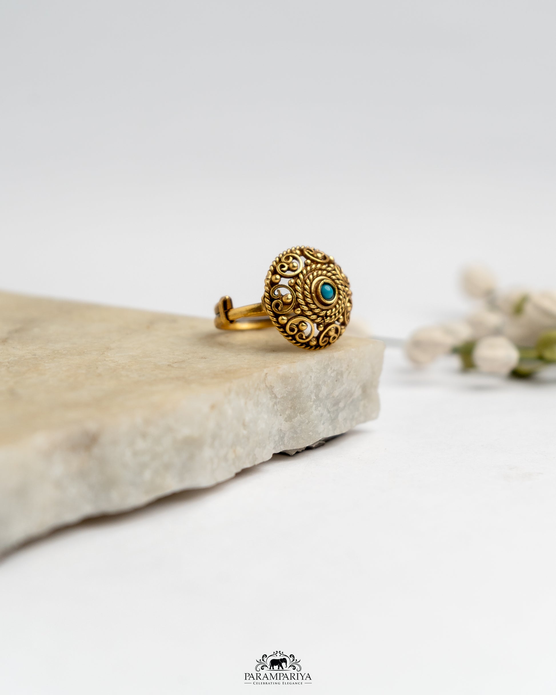 Winter Ring Edit!!
92.5 pure silver gold micron plated finger rings.