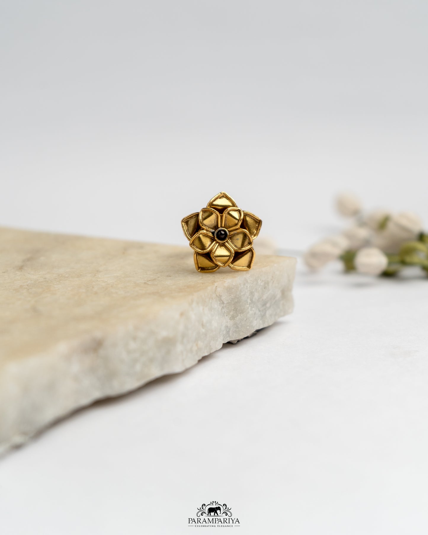 Winter Ring Edit!!
92.5 pure silver gold micron plated finger rings.