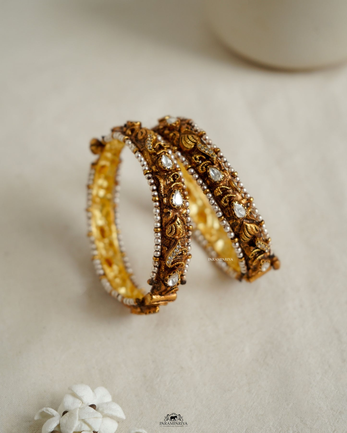 Sira Bangle (Single)