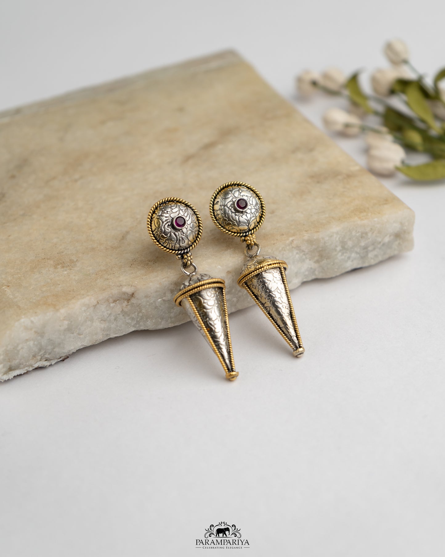 Dual Delight!!
92.5 pure silver dual tone earrings.