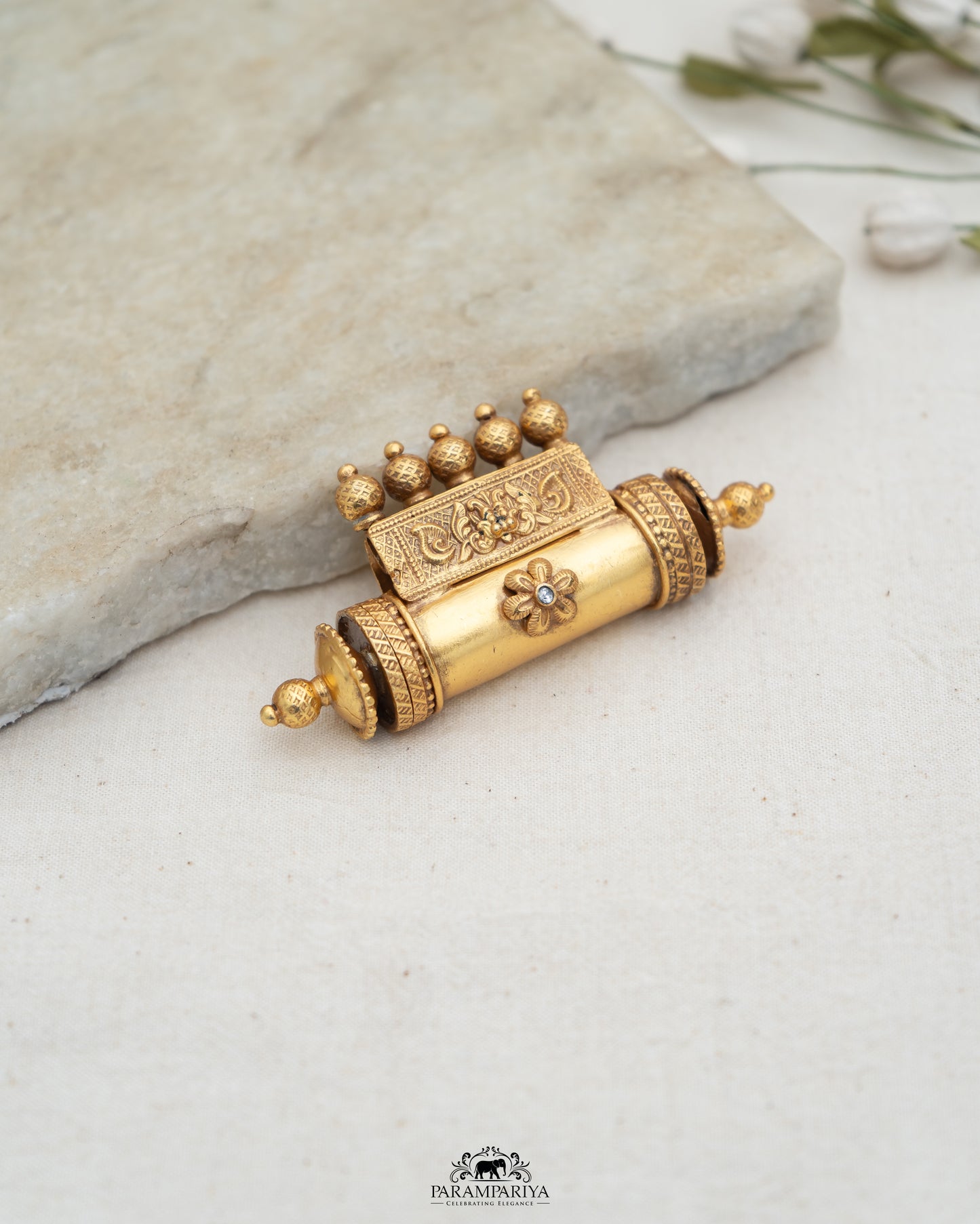 The Tribal Art!!
Start a conversation with this unique versatile statement,a 92.5 pure silver micron gold-plated pendants to pair it with chain or hasli.