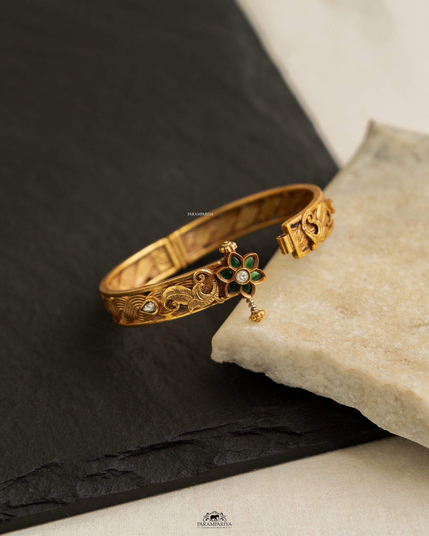 Sastika Bangle (Single)