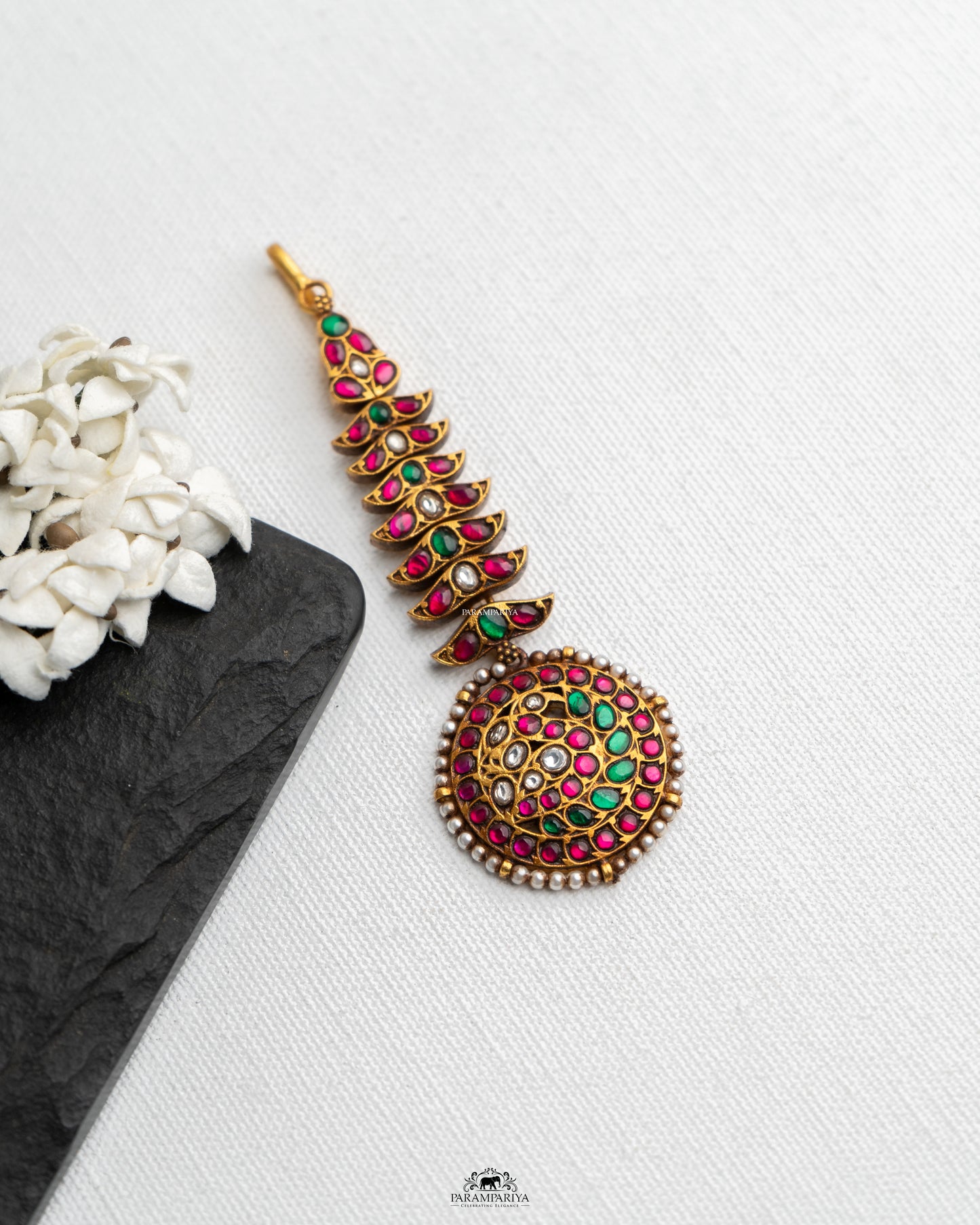 The Big Day Diaries!!
Adom yourself with pure silver, gold-plated kundan maang tikkas and make a statement on your special occasion.