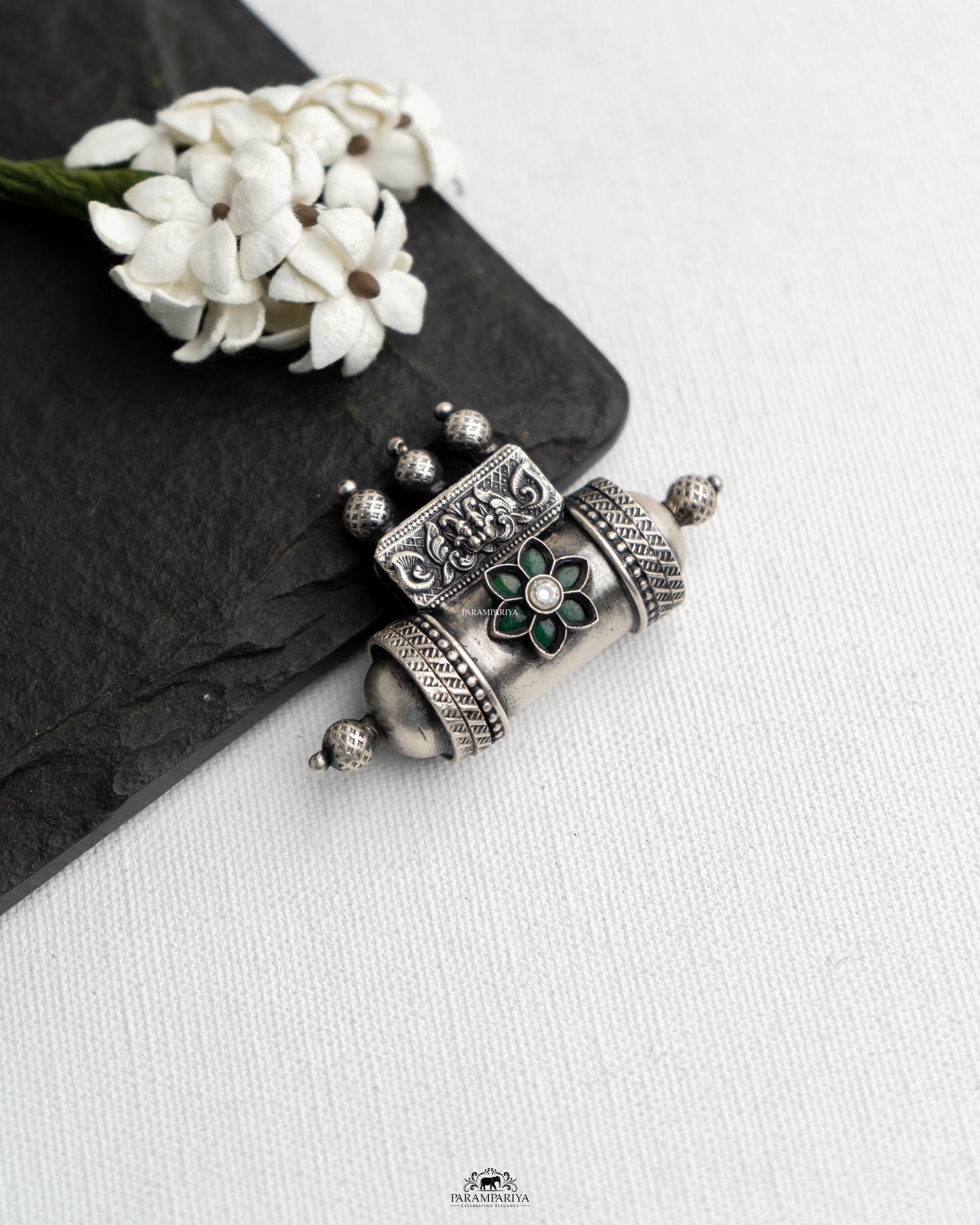 Buna Pendant (Openable)
