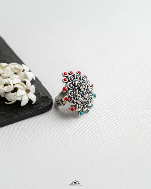 Thoovi Finger Ring