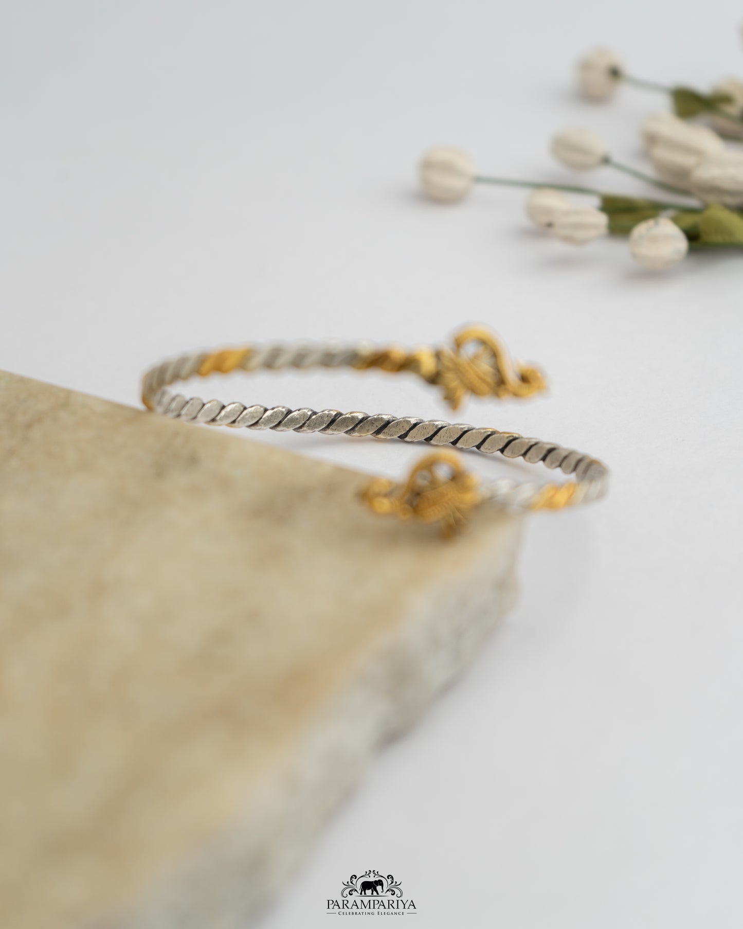 Iris Bangle (Single)