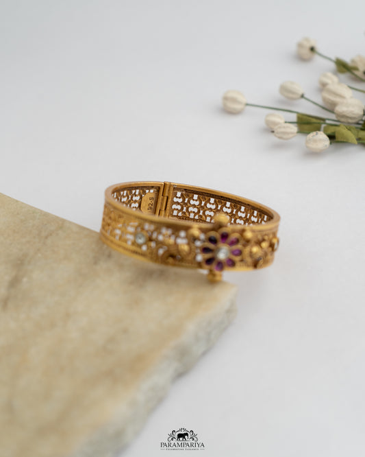 Dolly Bangle (Single)