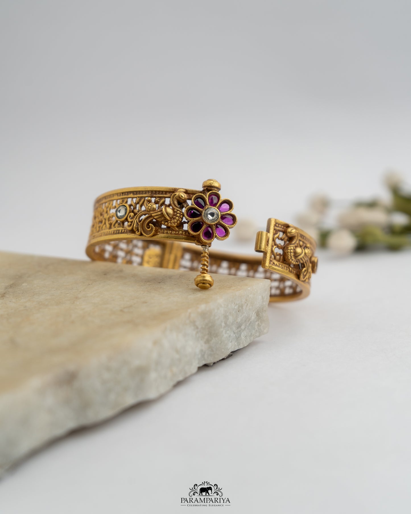 Dolly Bangle (Single)