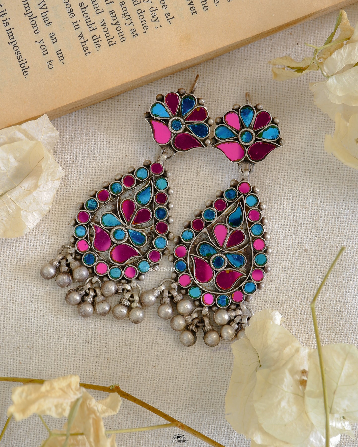 Look absolutely stunning with Isro Earrings! Crafted with pure silver and a traditional tribal design, these glass hook earrings will bring a unique style to any outfit.