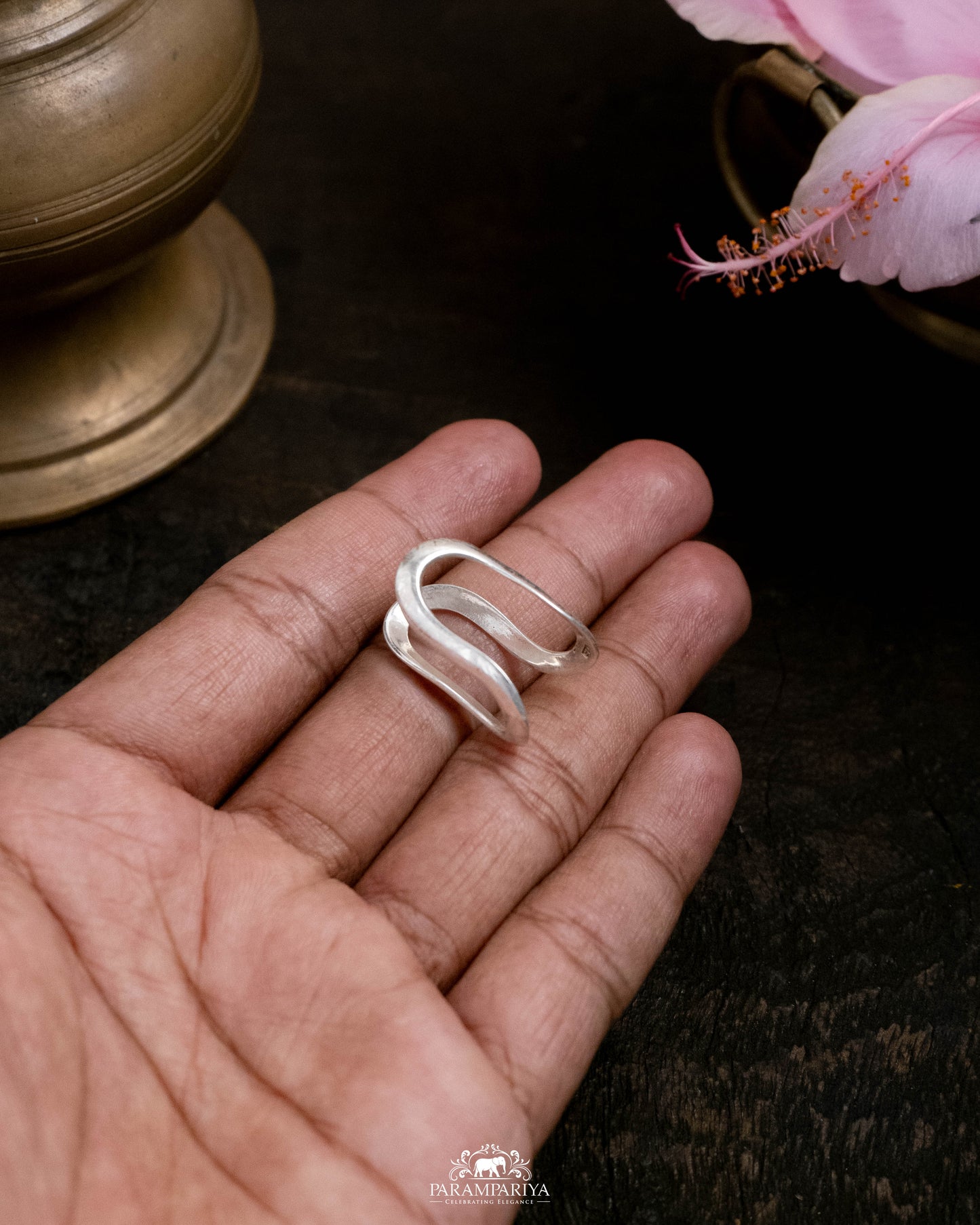 Mahika Finger Ring