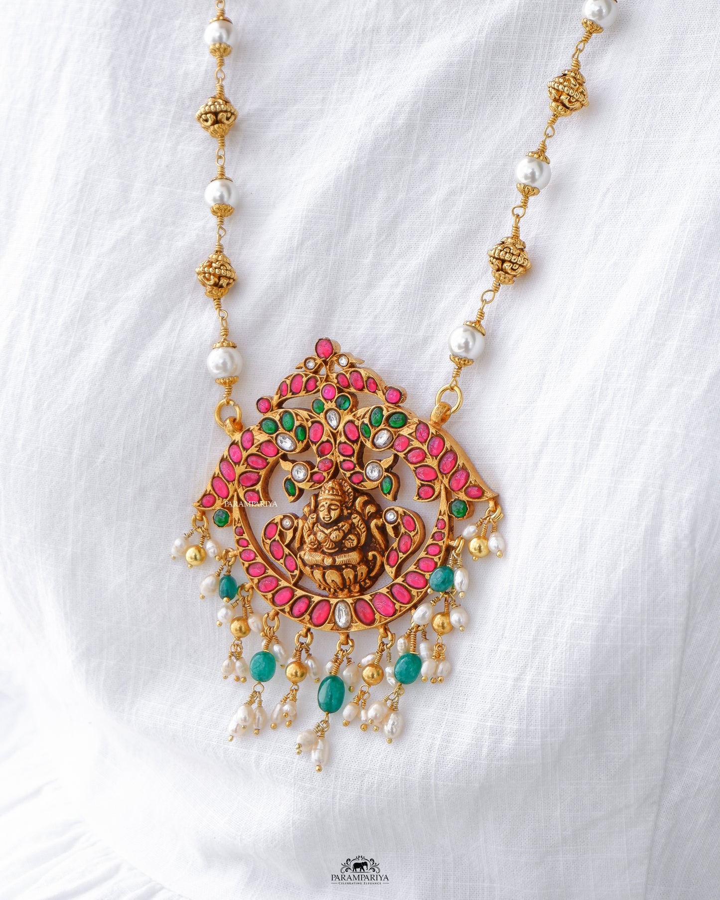 Aarna Necklace