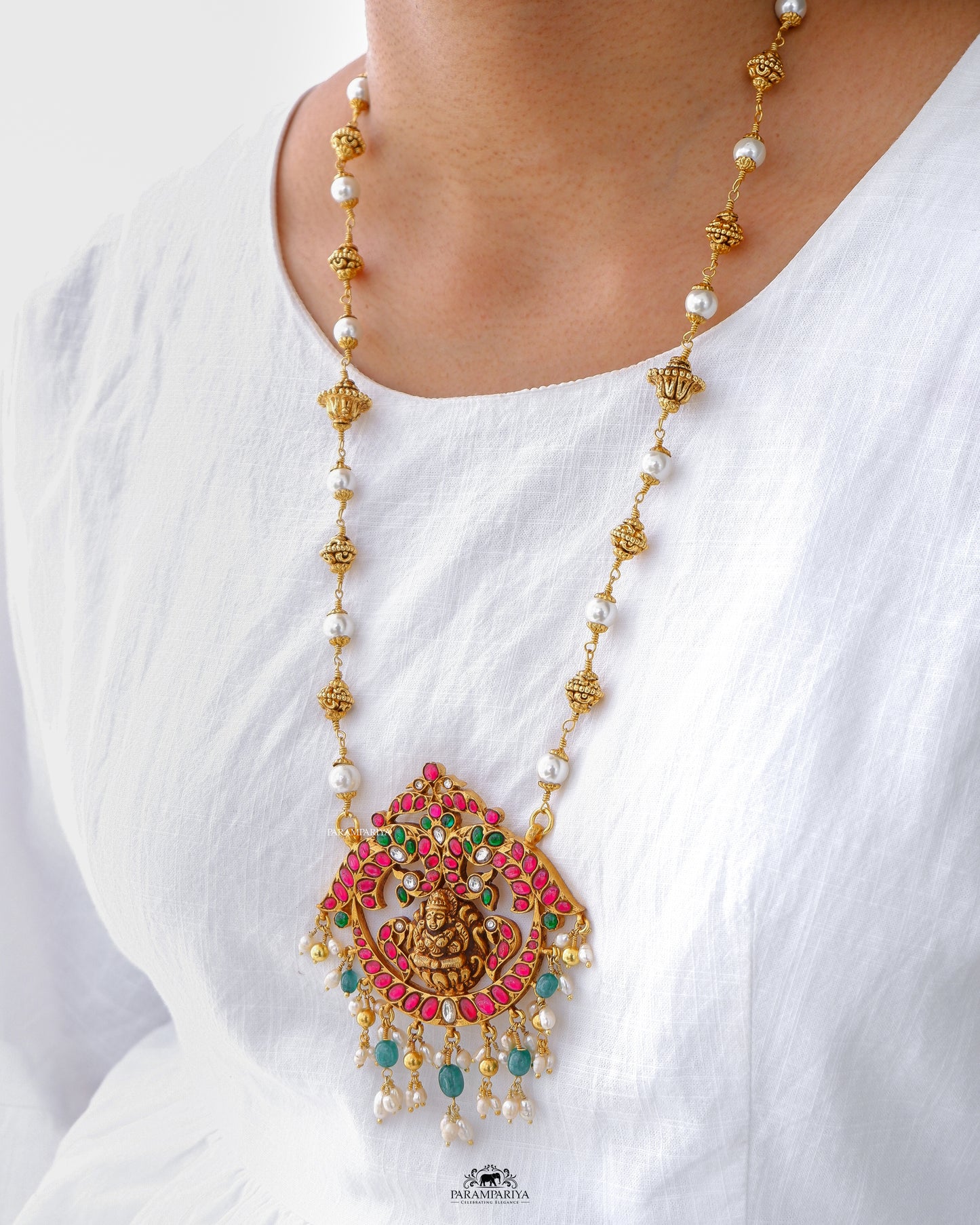 Aarna Necklace