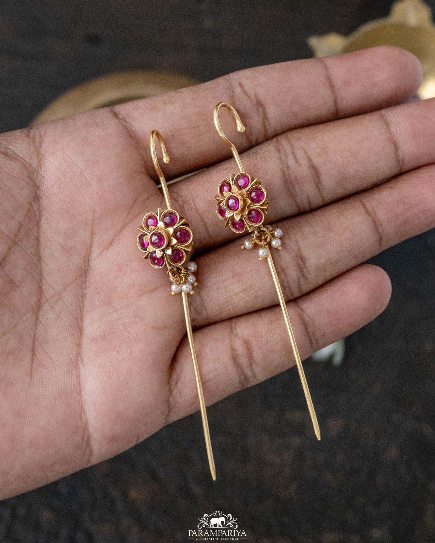 Edge & Elegance!!
Introducing our Needle Earcuffs featuring bold statement motifs crafted in pure silver with a rich gold micron-plated finish - a striking blend of traditional artistry and contemporary elegance.