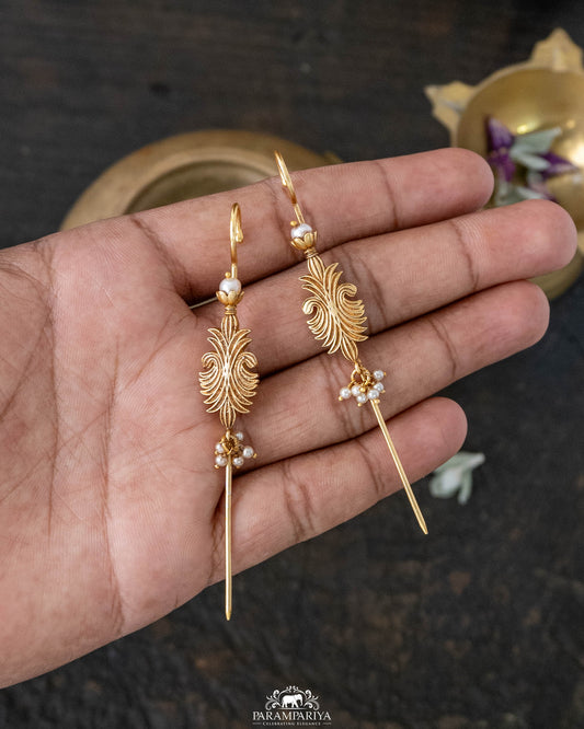 Edge & Elegance!!
Introducing our Needle Earcuffs featuring bold statement motifs crafted in pure silver with a rich gold micron-plated finish - a striking blend of traditional artistry and contemporary elegance.