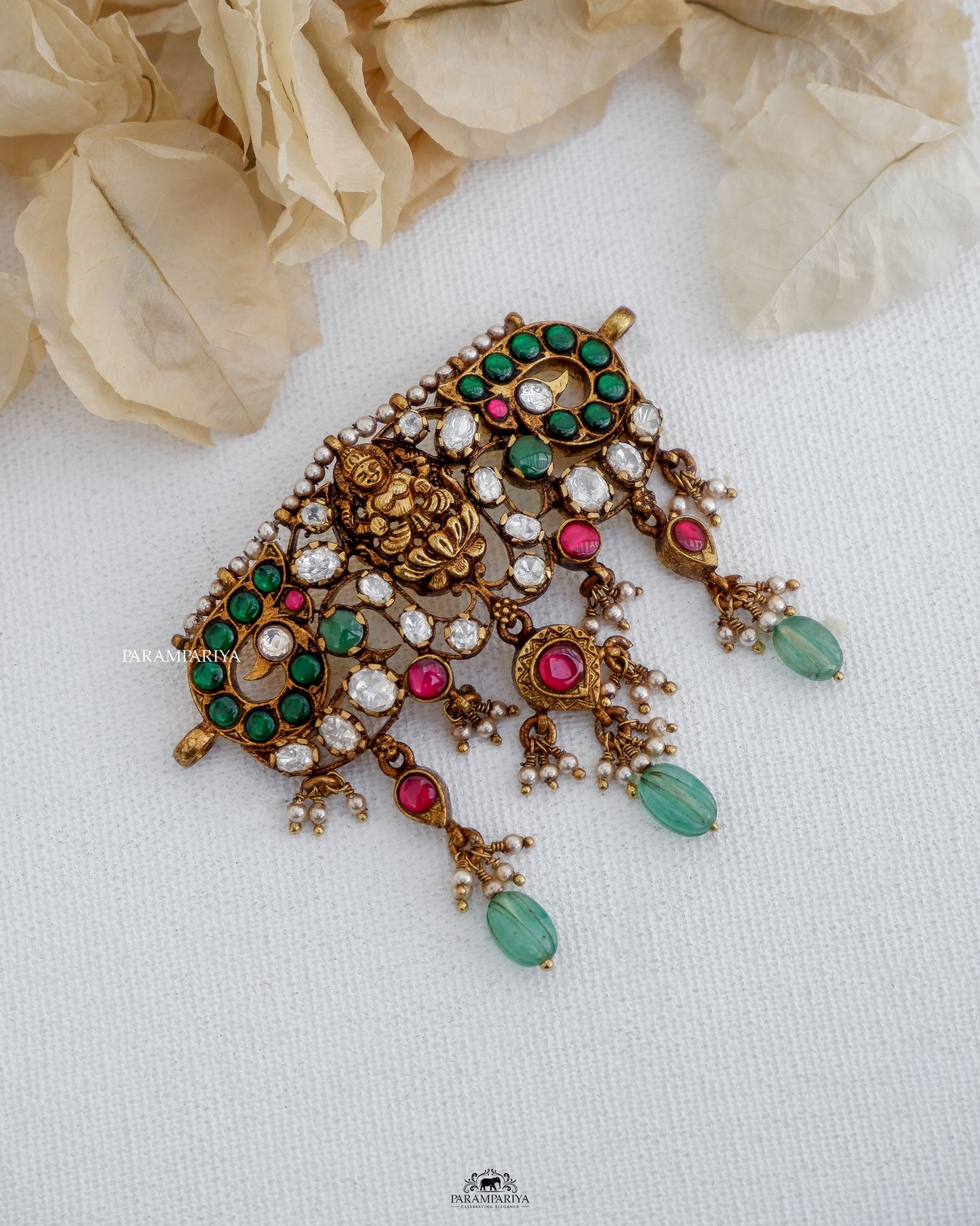 Chokers & Charm!!
This pure silver micron gold plated ethnic kundan moissnaite chokers. 