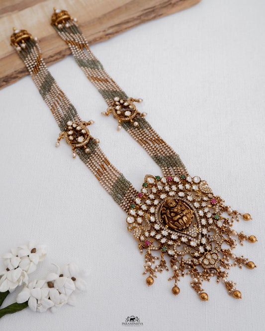 Beads & Beaut!!
Featuring pure silver gold micron plated antique temple necklace with moissanite stones and semi precious beads
Discover now on www.parampariya.in

#silverjewelry #bridaljewellery #templejewellery #southindianjewellery #pellikuthuru 