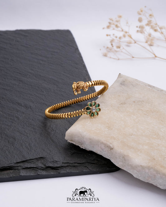 Shravya Bangle (Single)