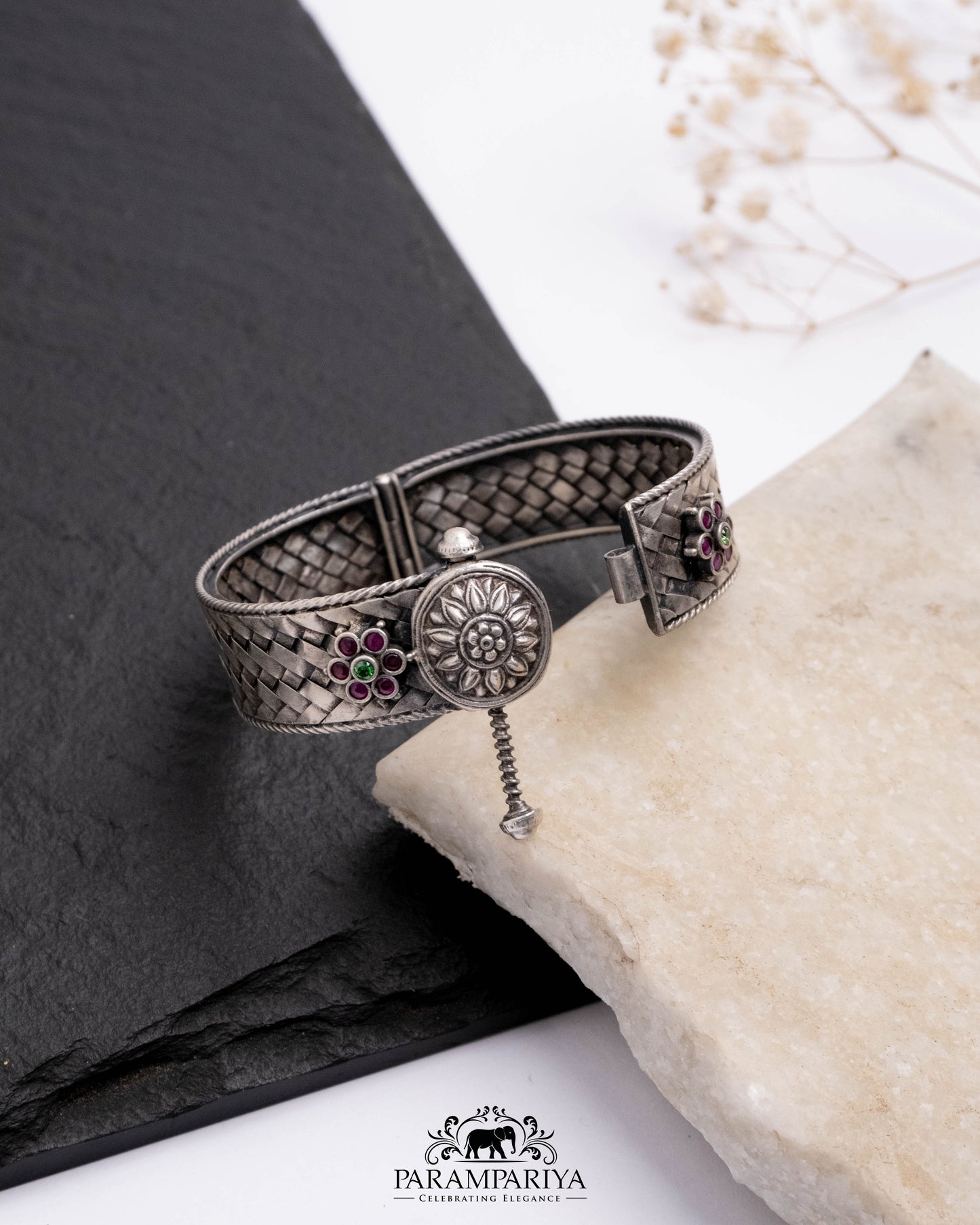 Vanya Bangle (Single)