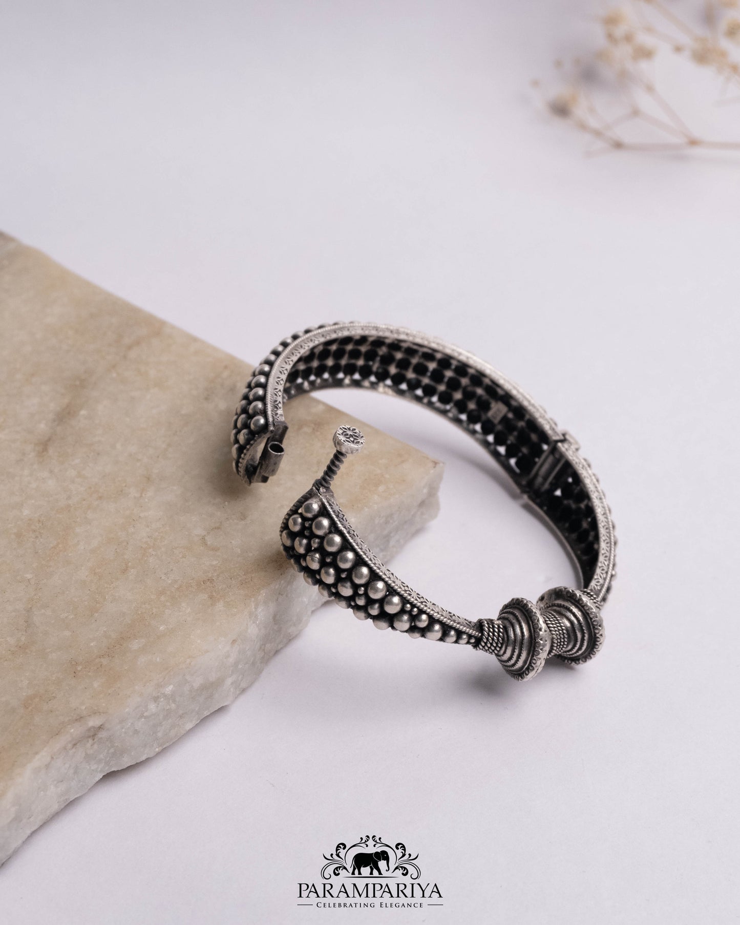 Mira Bangle (Single)