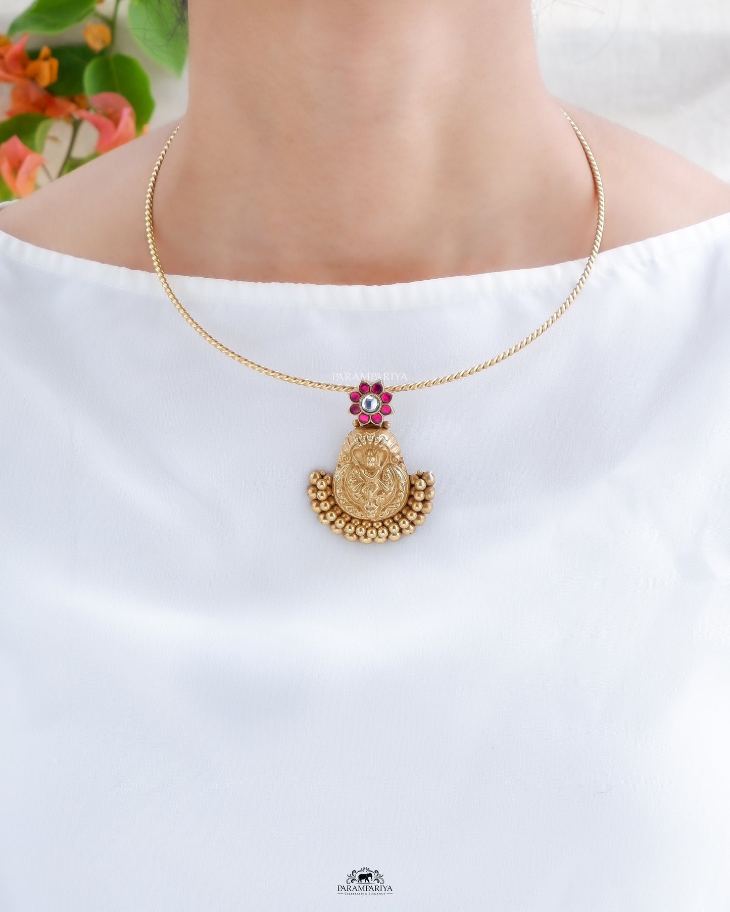 Vee Necklace