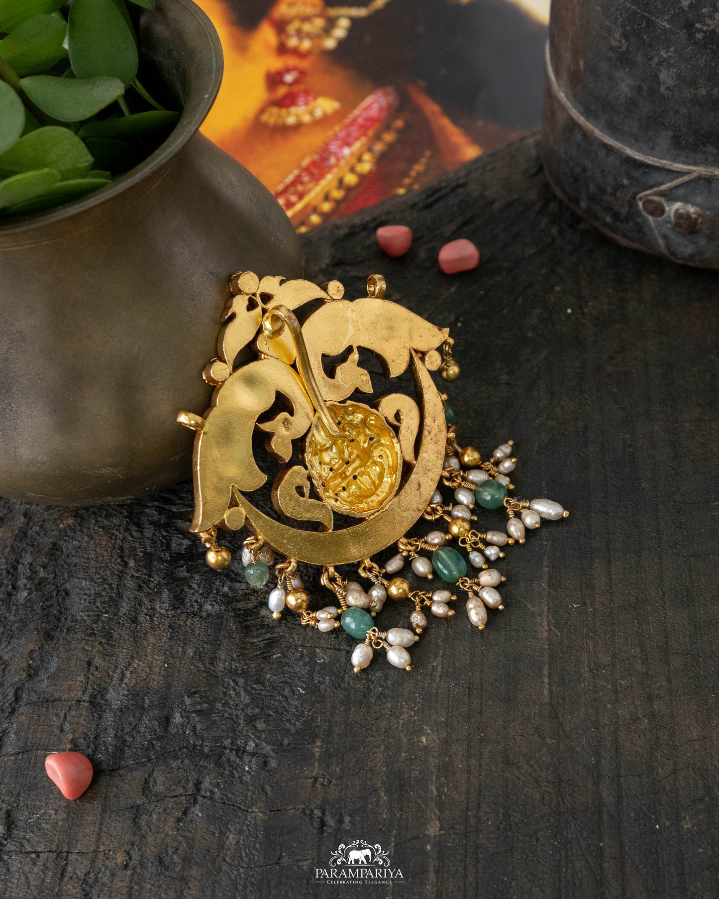 Laksh Pendant