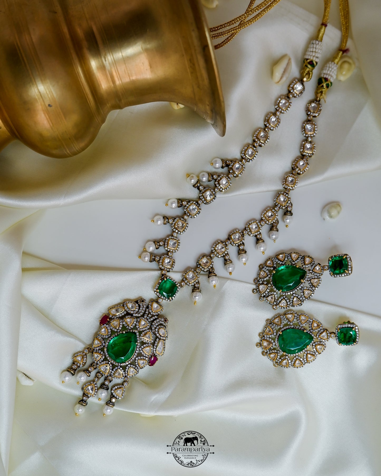 Iniya Necklace Set