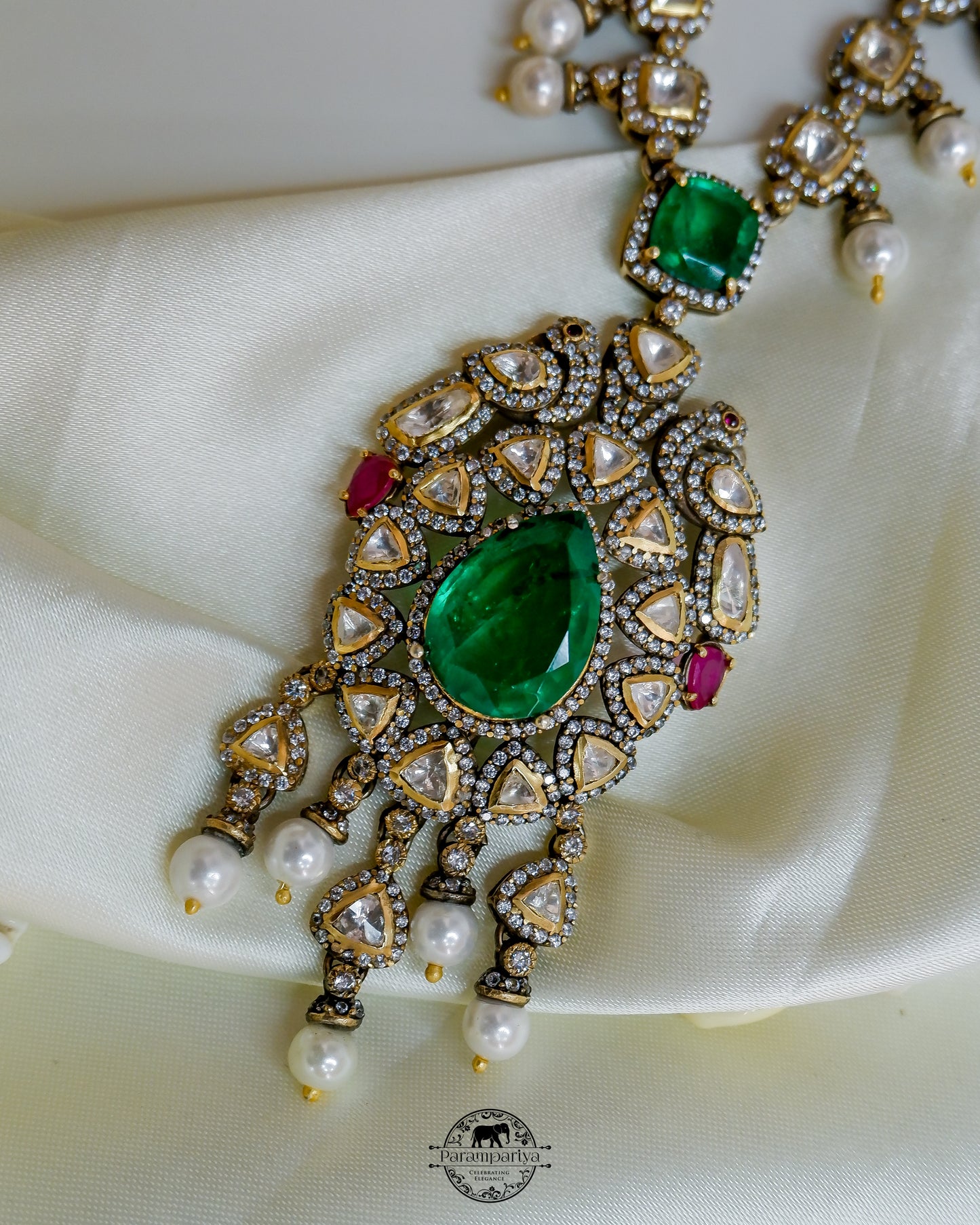 Iniya Necklace Set