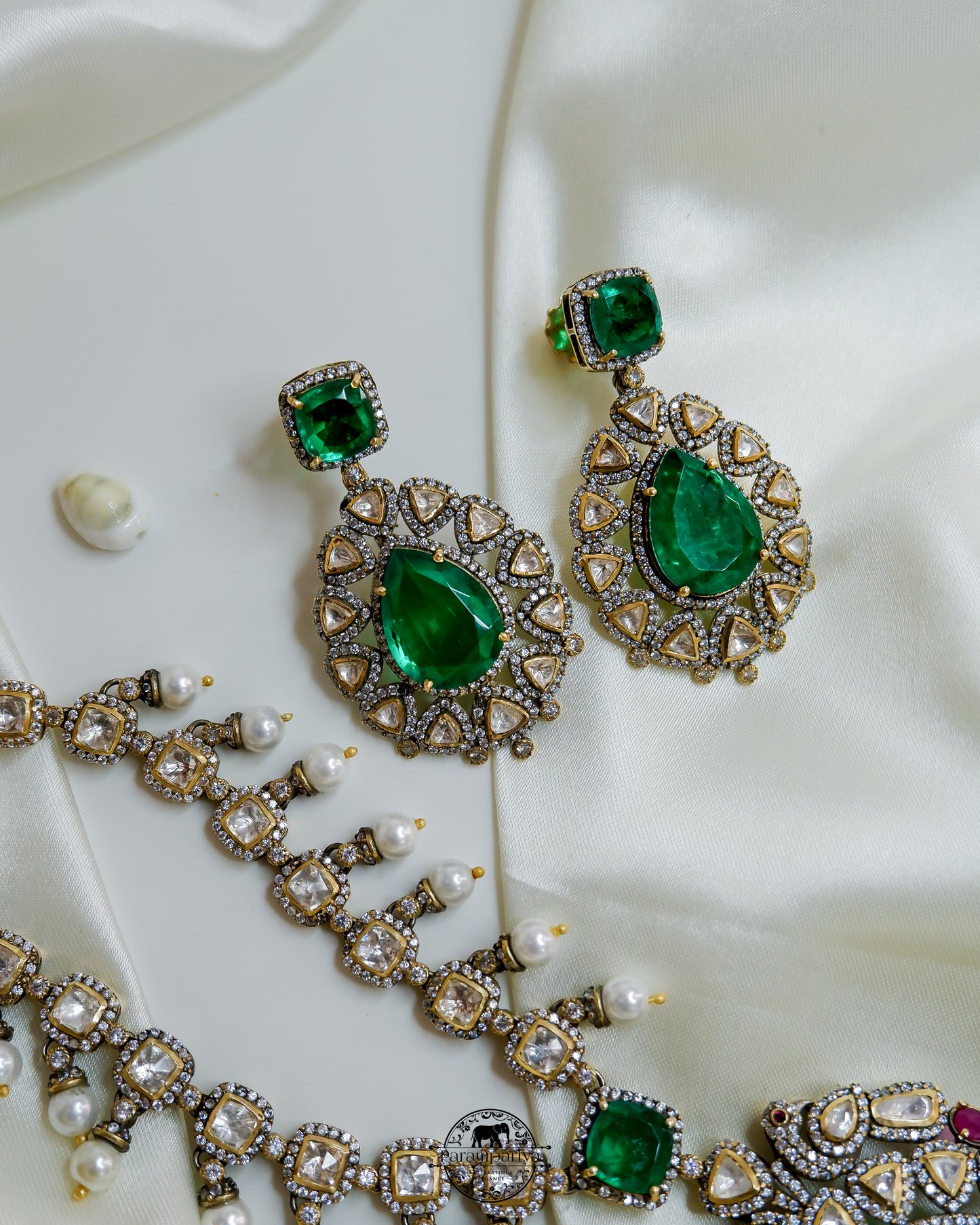 Iniya Necklace Set
