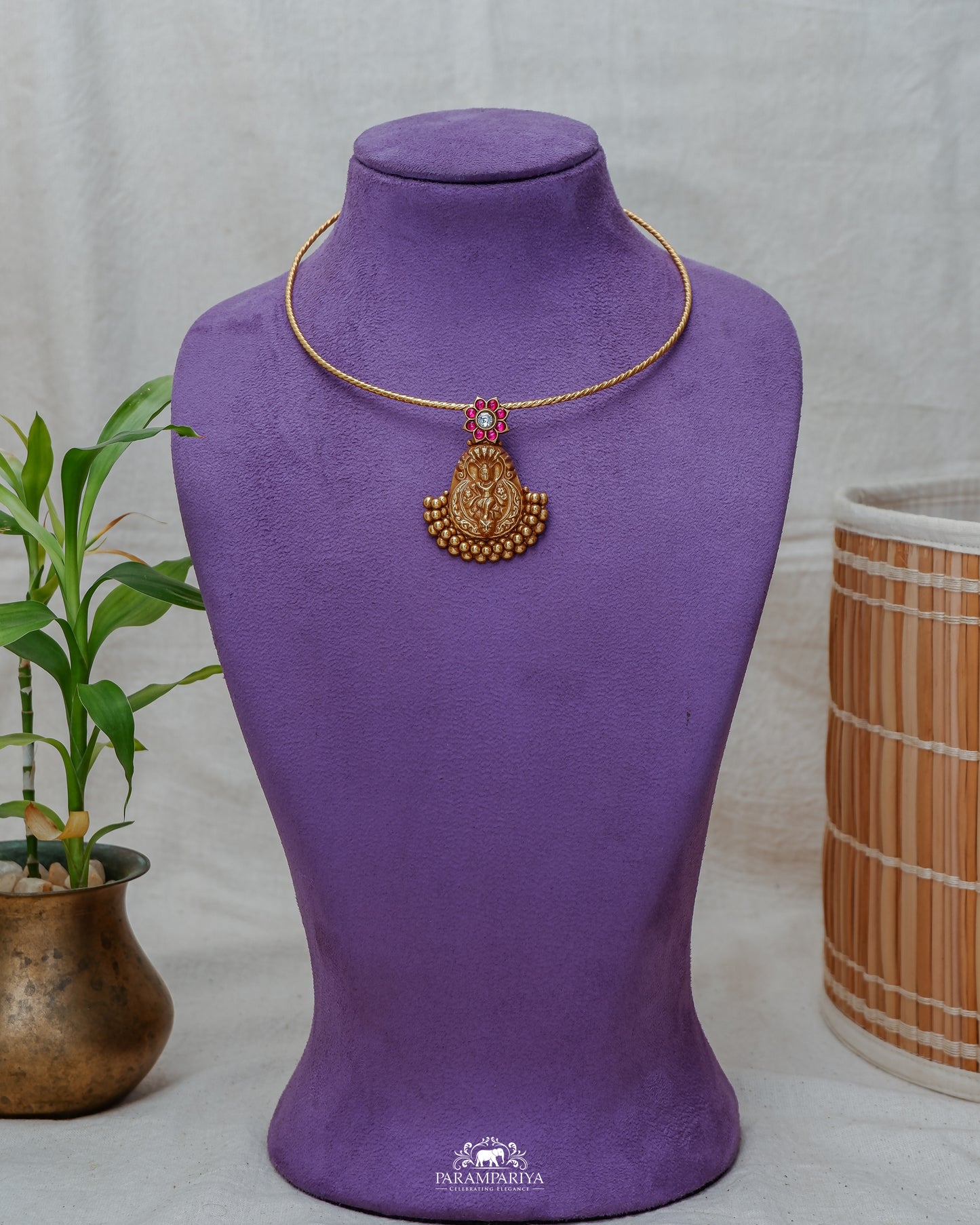 Vee Necklace