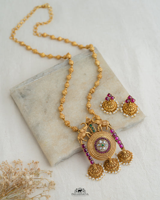 Gaja Necklace Set