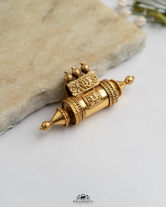 Layer & Love!!


92.5 pure silver gold plated layer necklace for a traditional tribal look.