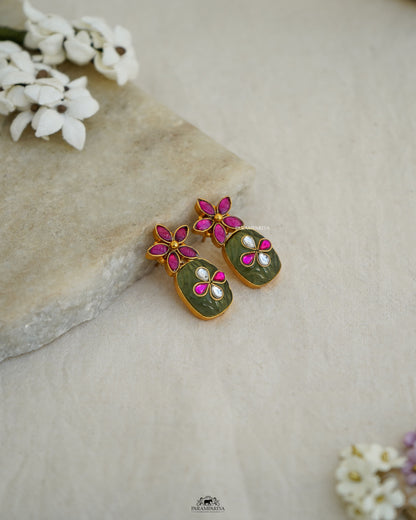 Minimal Edit!!

pure silver gold micron plated kundan inlay stud earrings.
