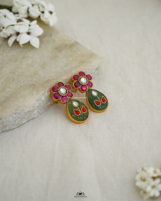 Minimal Edit!!

pure silver gold micron plated kundan inlay stud earrings.