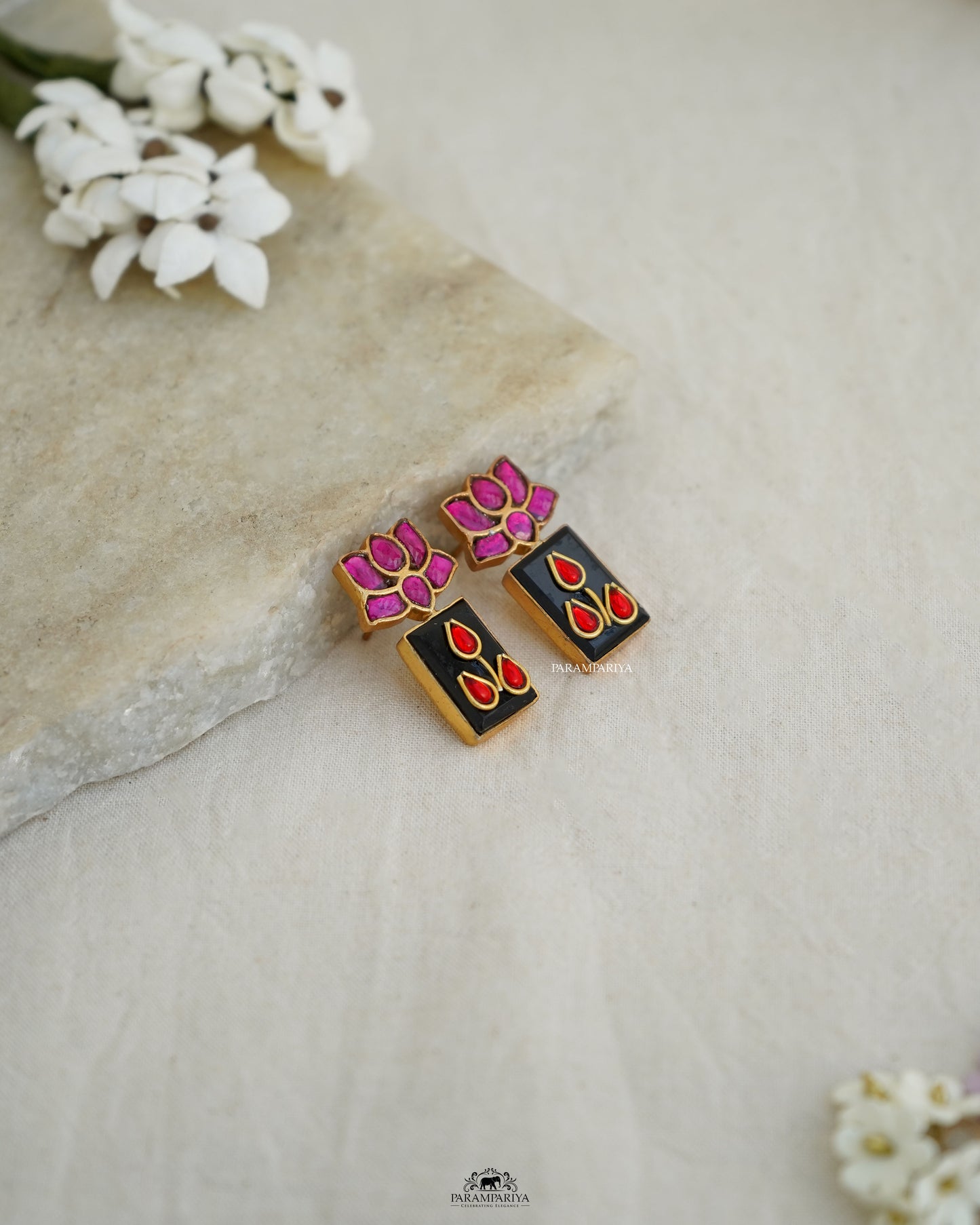 Minimal Edit!!

pure silver gold micron plated kundan inlay stud earrings.