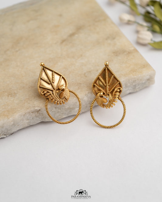 January & Joy!!


92.5 pure silver gold plated earrings.