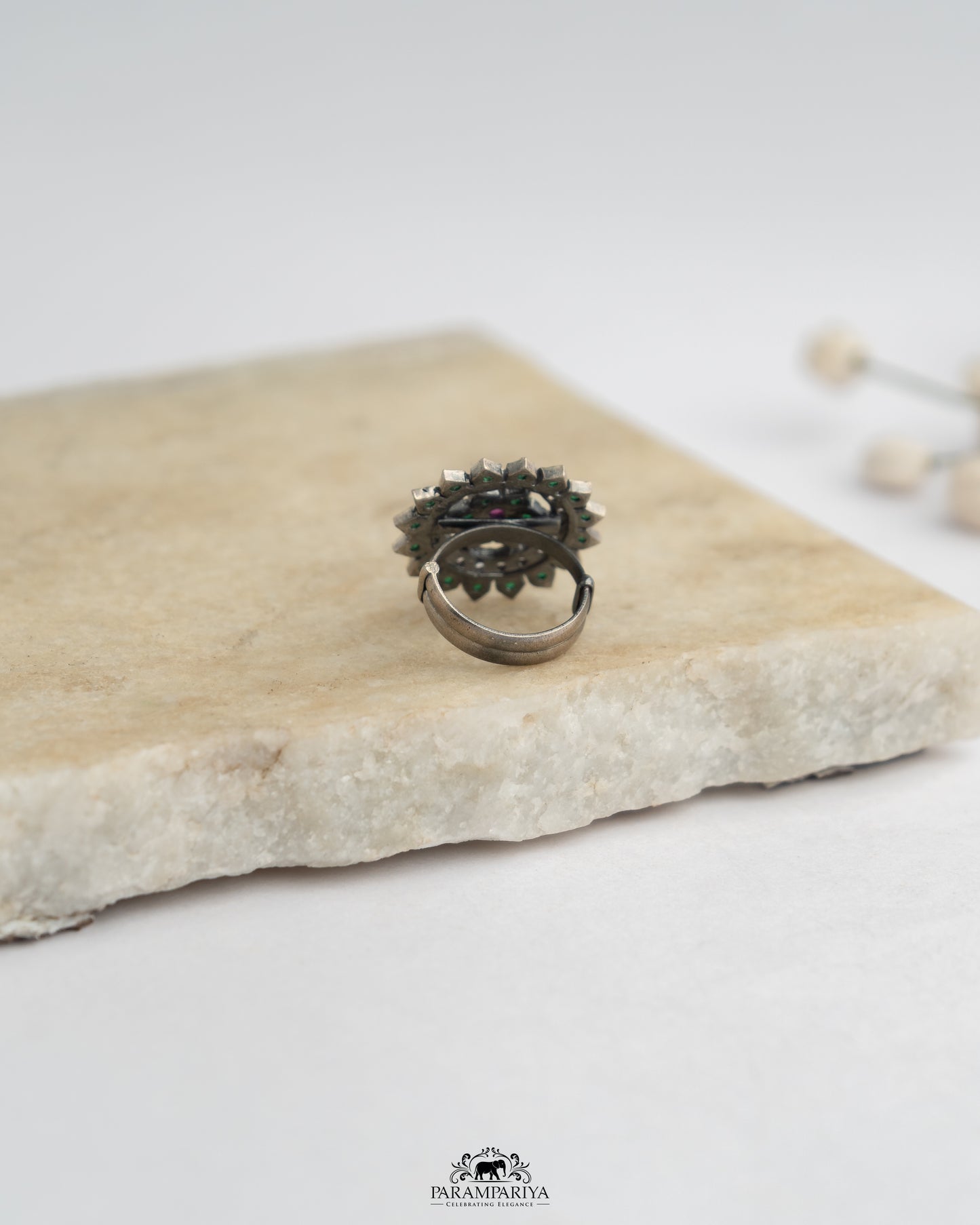 Megavi Finger Ring