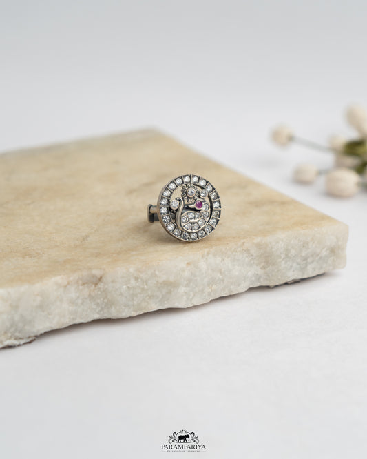 Hiranya Finger Ring