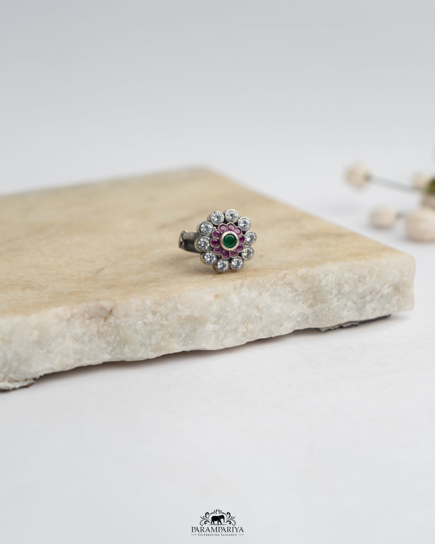 Liniya Finger Ring