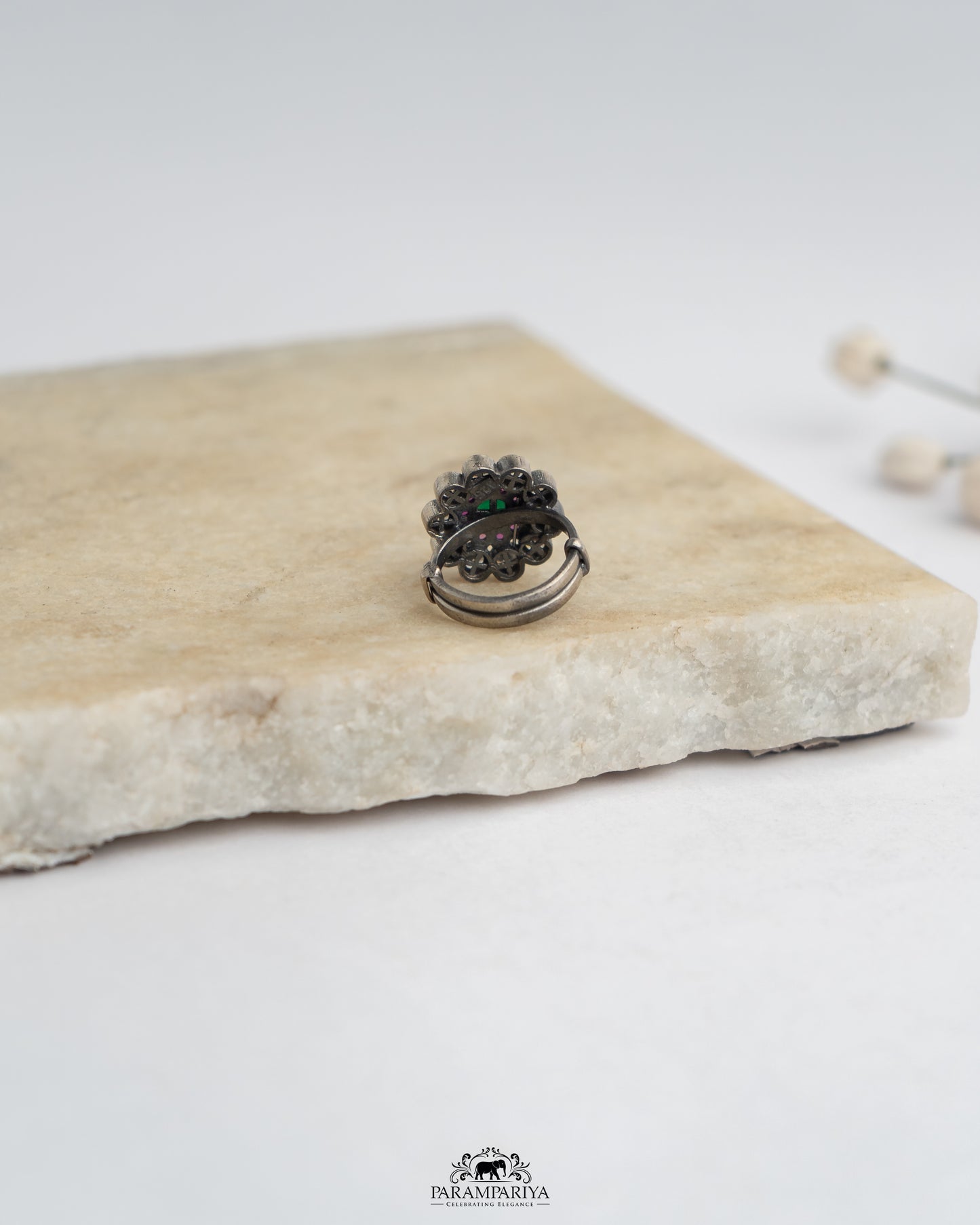 Liniya Finger Ring