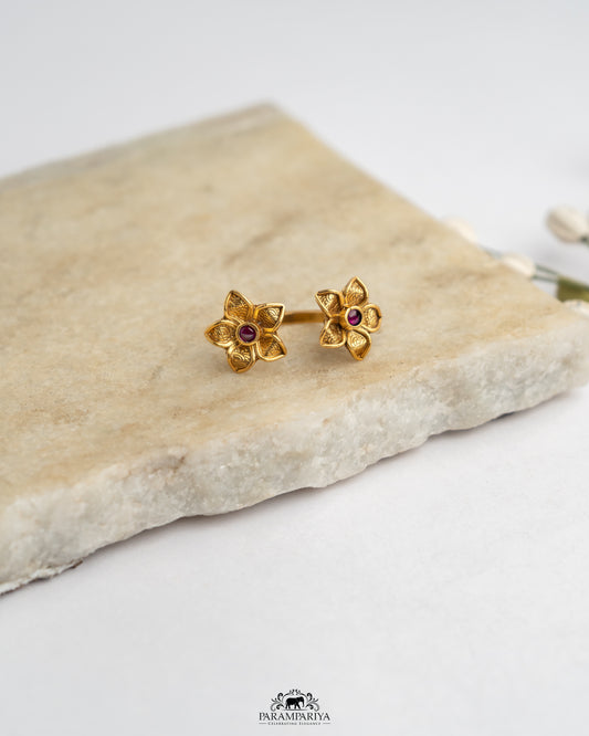 Navira Finger Ring