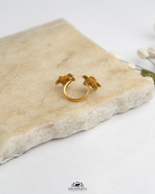 Navira Finger Ring