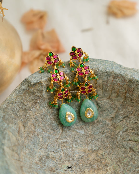 Kundan Danglers!!

pure silver gold micron plated kundan earrings.