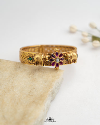 Bangle Bliss!!

92.5 pure silver gold micron plated openable kada bangles.
