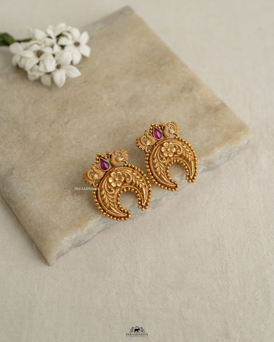 The Classic Charm!!

pure silver gold micron plated stud earrings for a minimal classy look.