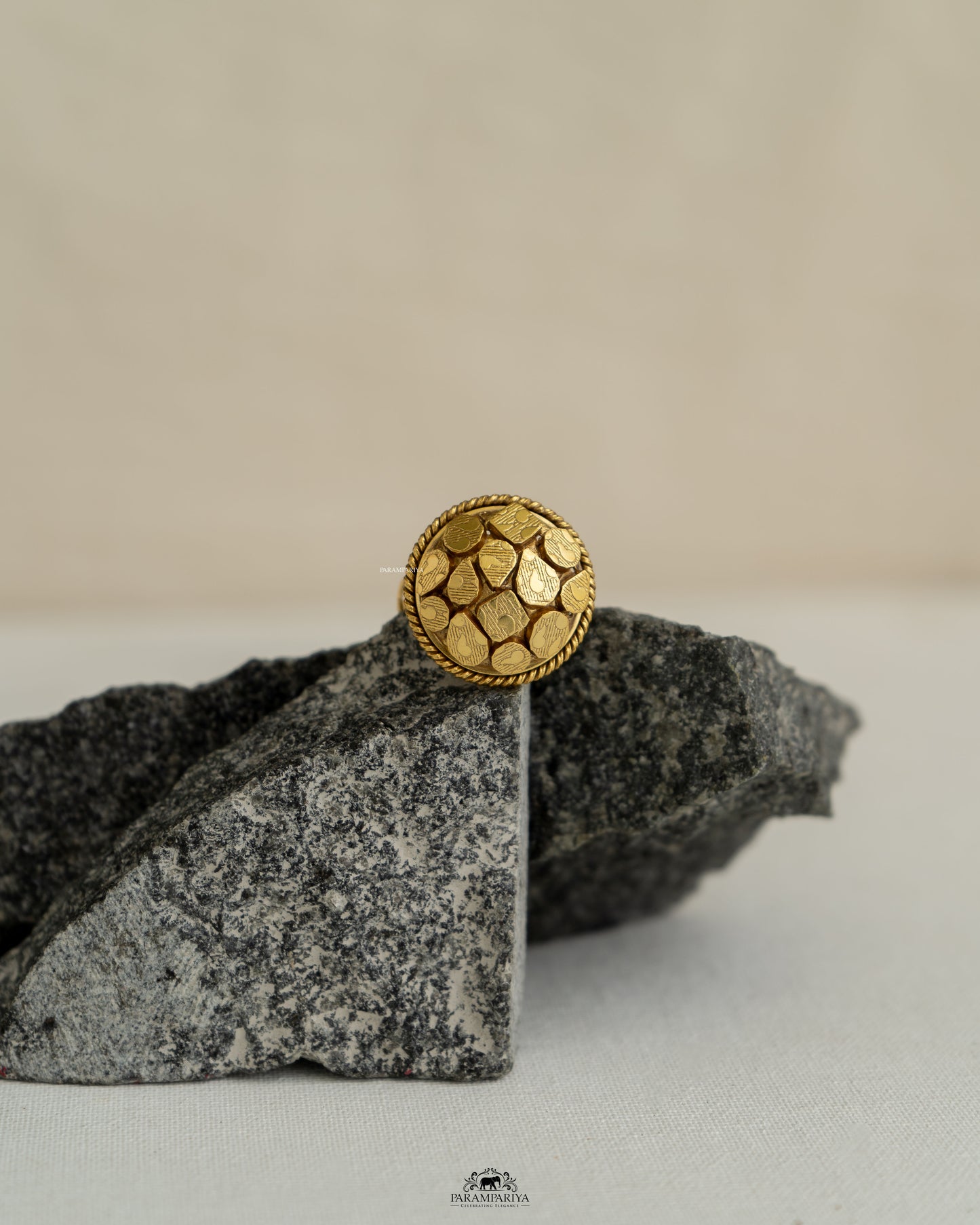 Nalin Finger Ring