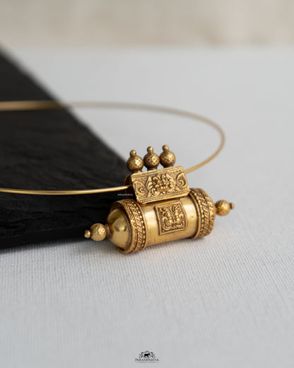 Start a conversation with this unique statement piece, a 92.5 pure silver micron gold-plated hasli necklace.