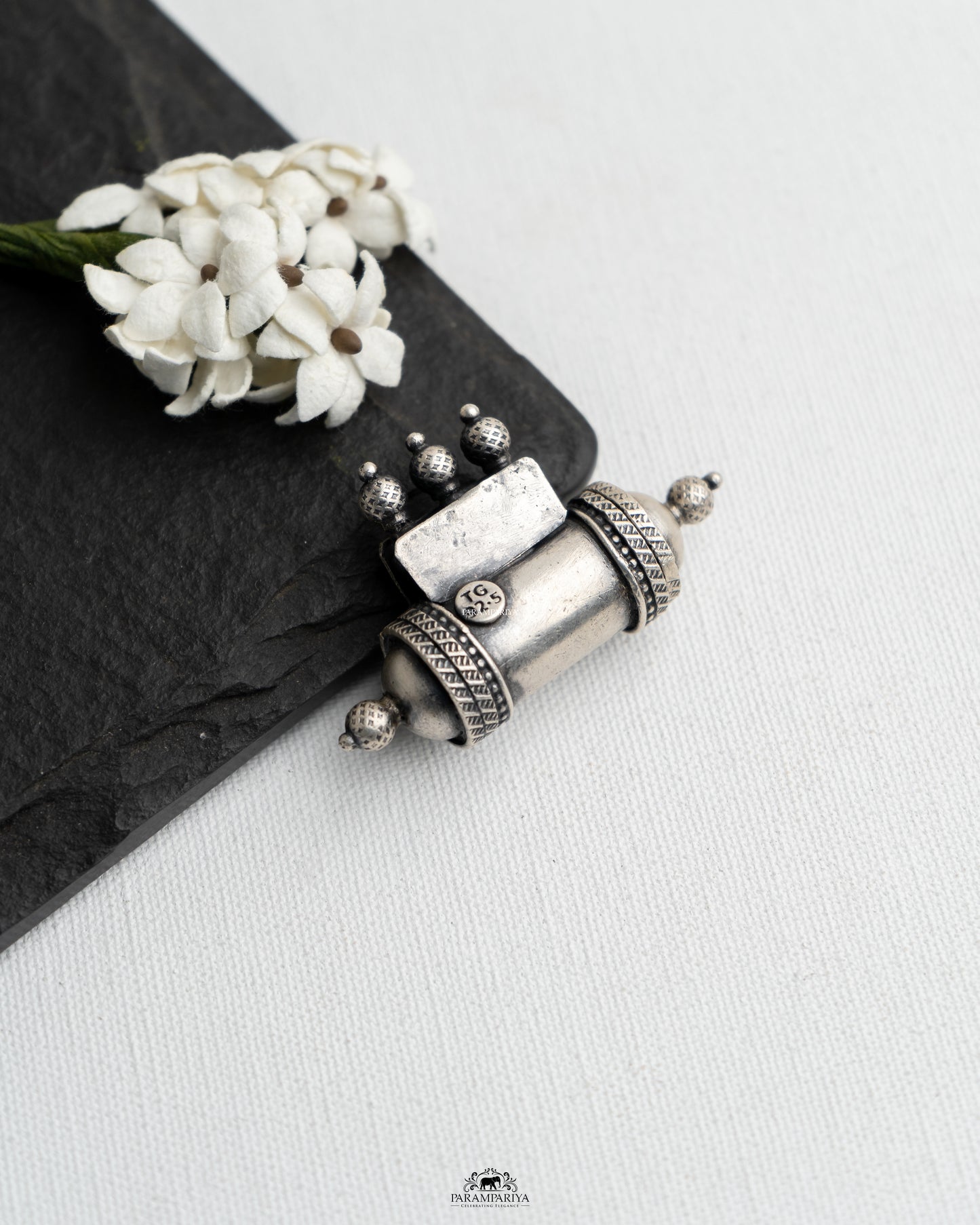 Buna Pendant