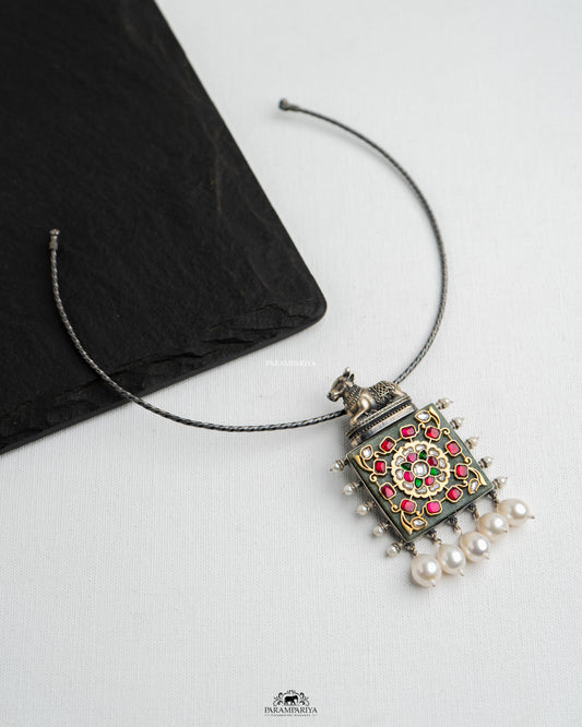 Disha Necklace