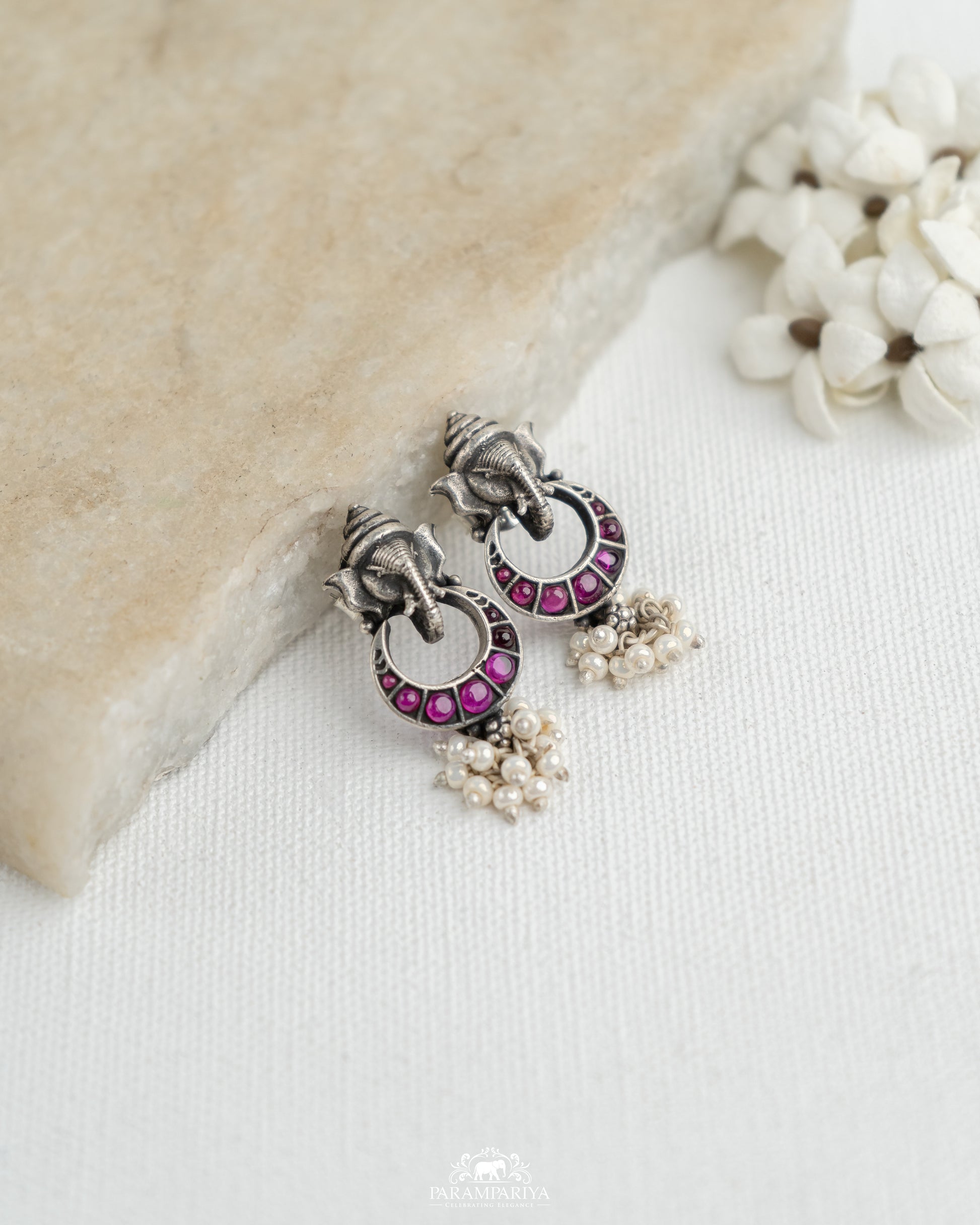 A cute little ear stud for a minimal classy look.

92.5 silver studs .
