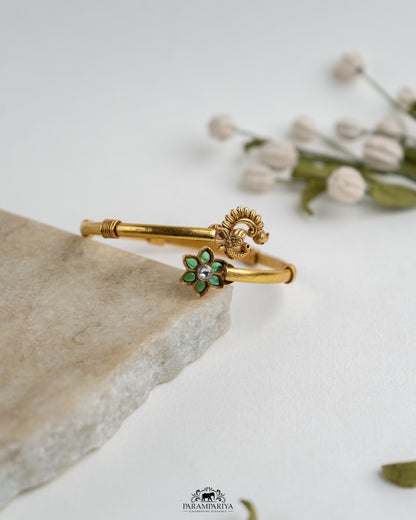Simple Stories!!

92.5 pure silver gold micron plated cuff bracelet.